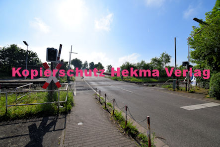 Knöringen Eisenbahn - Knöringen Bahnübergang 1032 km 13,633 BÜ 13,6 - Bahnhofstraße/L513