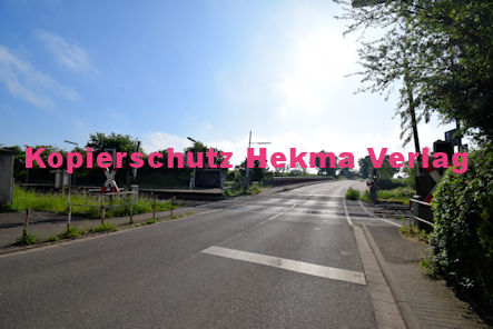 Knöringen Eisenbahn - Knöringen Bahnübergang 1032 km 13,633 BÜ 13,6 - Bahnhofstraße/L513