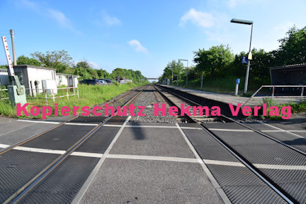 Knöringen Eisenbahn - Knöringen Bahnübergang 1032 km 13,633 BÜ 13,6 - Bahnhofstraße/L513