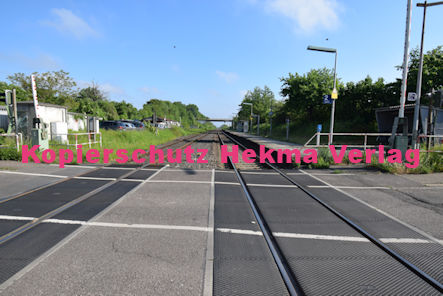 Knöringen Eisenbahn - Knöringen Bahnübergang 1032 km 13,633 BÜ 13,6 - Bahnhofstraße/L513