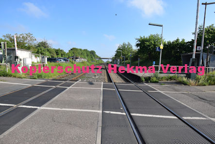 Knöringen Eisenbahn - Knöringen Bahnübergang 1032 km 13,633 BÜ 13,6 - Bahnhofstraße/L513