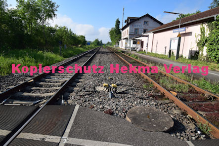 Knöringen Eisenbahn - Knöringen Bahnübergang 1032 km 13,633 BÜ 13,6 - Bahnhofstraße/L513