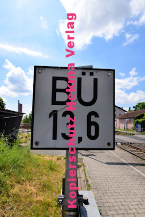 Knöringen Eisenbahn - Knöringen Bahnübergang 1032 km 13,633 BÜ 13,6 - Bahnhofstraße/L513