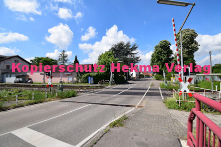 Knöringen Eisenbahn - Knöringen Bahnübergang 1032 km 13,633 BÜ 13,6 - Bahnhofstraße/L513