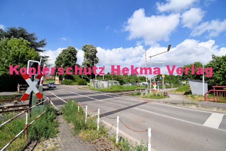 Knöringen Eisenbahn - Knöringen Bahnübergang 1032 km 13,633 BÜ 13,6 - Bahnhofstraße/L513