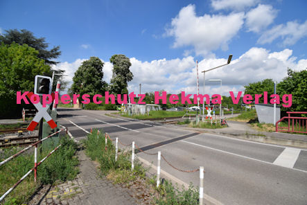 Knöringen Eisenbahn - Knöringen Bahnübergang 1032 km 13,633 BÜ 13,6 - Bahnhofstraße/L513