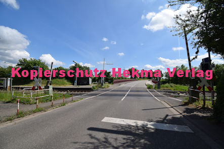Knöringen Eisenbahn - Knöringen Bahnübergang 1032 km 13,633 BÜ 13,6 - Bahnhofstraße/L513