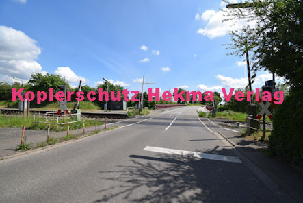 Knöringen Eisenbahn - Knöringen Bahnübergang 1032 km 13,633 BÜ 13,6 - Bahnhofstraße/L513
