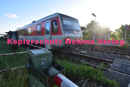 Knöringen-Essingen Eisenbahn - Bahnhof - Durchfahrender Zug