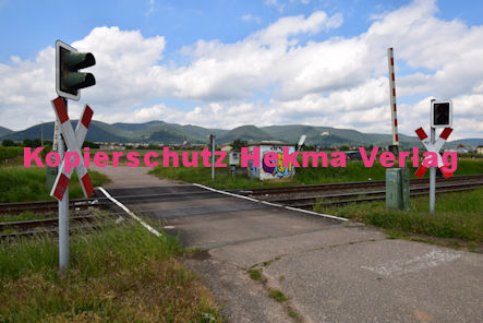Maikammer Eisenbahn - Maikammer Bahnübergang BÜ 6,4 - Feldweg