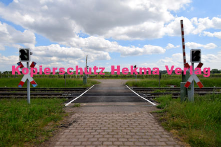 Maikammer Eisenbahn - Maikammer Bahnübergang BÜ 6,4 - Feldweg