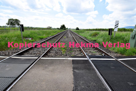 Maikammer Eisenbahn - Maikammer Bahnübergang BÜ 6,4 - Feldweg