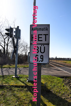 Maikammer Eisenbahn - Maikammer Bahnübergang BÜ 6,9 - Feldweg