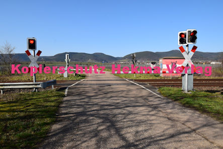 Maikammer Eisenbahn - Maikammer Bahnübergang BÜ 6,9 - Feldweg