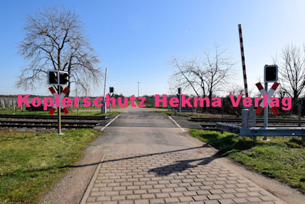 Maikammer Eisenbahn - Maikammer Bahnübergang BÜ 6,9 - Feldweg