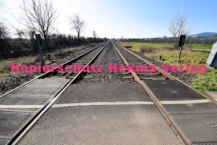 Maikammer Eisenbahn - Maikammer Bahnübergang BÜ 6,9 - Feldweg