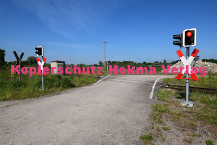 Neuburg am Rhein Eisenbahn - Neuburg Bahnübergang - Bü km 58,377 Neuburg 4 - Feldweg Kieswerk Weisenburger
