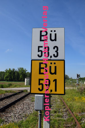 Neuburg am Rhein Eisenbahn - Neuburg Bahnübergang - Bü km 58,377 Neuburg 4 - Feldweg Kieswerk Weisenburger