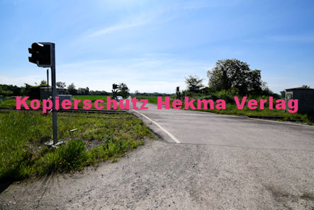 Neuburg am Rhein Eisenbahn - Neuburg Bahnübergang - Bü km 58,377 Neuburg 4 - Feldweg Kieswerk Weisenburger