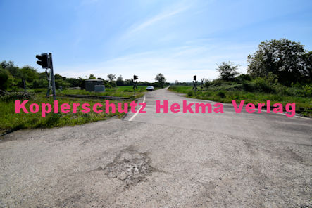 Neuburg am Rhein Eisenbahn - Neuburg Bahnübergang - Bü km 58,377 Neuburg 4 - Feldweg Kieswerk Weisenburger