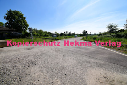 Neuburg am Rhein Eisenbahn - Neuburg Bahnübergang - Bü km 58,377 Neuburg 4 - Feldweg Kieswerk Weisenburger