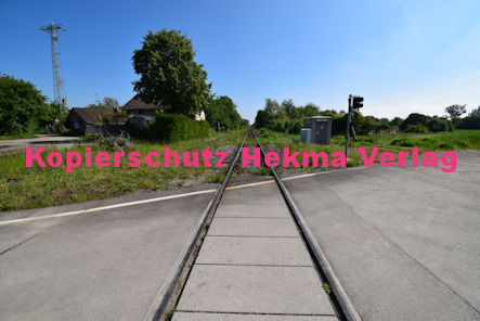 Neuburg am Rhein Eisenbahn - Neuburg Bahnübergang - Bü km 58,377 Neuburg 4 - Feldweg Kieswerk Weisenburger