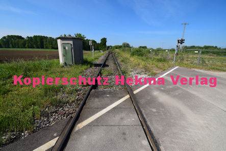 Neuburg am Rhein Eisenbahn - Neuburg Bahnübergang - Bü km 58,377 Neuburg 4 - Feldweg Kieswerk Weisenburger