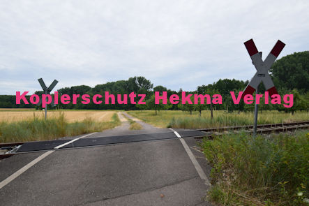 Barbelroth (Pfalz) Eisenbahn - Barbelroth Bahnübergang 1335 - Jahnstraße/Sportplatz