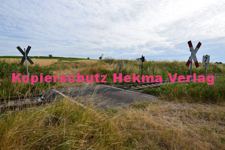 Kapellen-Drusweiler (Pfalz) Bad Bergzabern - Eisenbahn - Bahnübergang 1343 BÜ 7 - Feldweg vor der Brücke