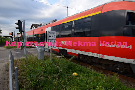 Maikammer/Kirrweiler - Eisenbahn - Kirrweiler Bahnübergang Bü km 5,8 - Hauptstraße - RB 53 Zug 643 509 Steinfeld (Pfalz)