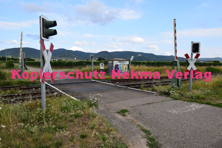 Maikammer Eisenbahn - Maikammer Bahnübergang BÜ km 6,4 - Feldweg