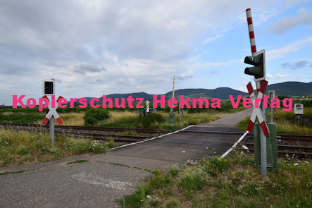 Maikammer Eisenbahn - Maikammer Bahnübergang BÜ km 6,4 - Feldweg