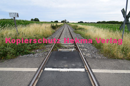 Oberhausen (Pfalz) Eisenbahn - Oberhausen Bahnübergang 1339 - An den Hofäckern/Jubiläumsbank