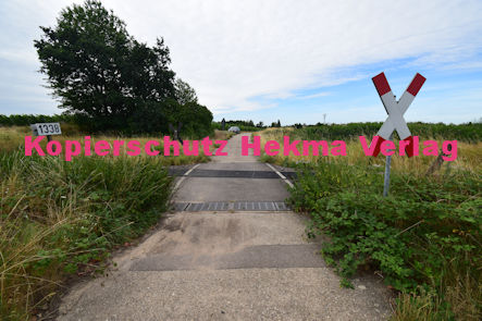 Oberhausen (Pfalz) Eisenbahn - Oberhausen Bahnübergang 1338 - Friedhofstraße/Friedhof