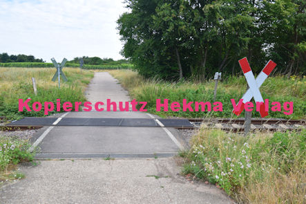 Oberhausen (Pfalz) Eisenbahn - Oberhausen Bahnübergang 1338 - Friedhofstraße/Friedhof
