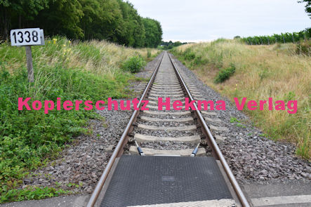 Oberhausen (Pfalz) Eisenbahn - Oberhausen Bahnübergang 1338 - Friedhofstraße/Friedhof