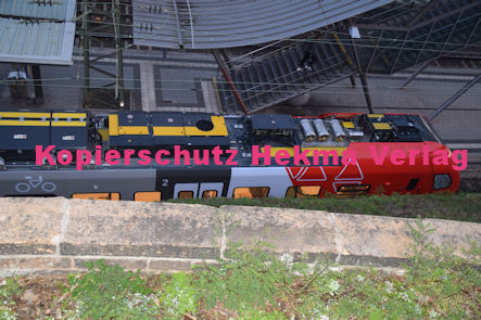 Neustadt (Wstr) Eisenbahn - Bahnhof Neustadt (Hbf) - Fa Stadler Oberleitungs-Hybridfahrzeug (Versuchsfahrzeug im Regelbetrieb) - Lok 6826 008