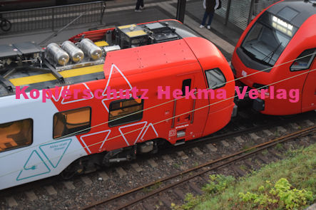 Neustadt (Wstr) Eisenbahn - Bahnhof Neustadt (Hbf) - Fa Stadler Oberleitungs-Hybridfahrzeug (Versuchsfahrzeug im Regelbetrieb) - Lok 6826 008