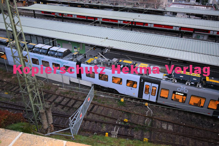 Neustadt (Wstr) Eisenbahn - Bahnhof Neustadt (Hbf) - Fa Stadler Oberleitungs-Hybridfahrzeug (Versuchsfahrzeug im Regelbetrieb) - Lok 6826 008