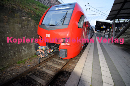 Neustadt (Wstr) Eisenbahn - Bahnhof Neustadt (Hbf) - Fa Stadler Oberleitungs-Hybridfahrzeug (Versuchsfahrzeug im Regelbetrieb) - Lok 6826 008