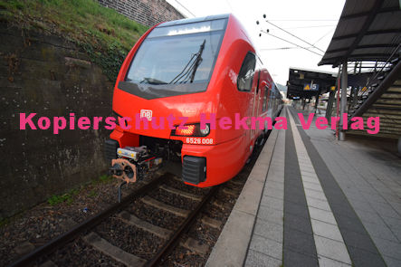 Neustadt (Wstr) Eisenbahn - Bahnhof Neustadt (Hbf) - Fa Stadler Oberleitungs-Hybridfahrzeug (Versuchsfahrzeug im Regelbetrieb) - Lok 6826 008