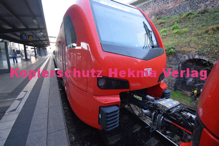 Neustadt (Wstr) Eisenbahn - Bahnhof Neustadt (Hbf) - Fa Stadler Oberleitungs-Hybridfahrzeug (Versuchsfahrzeug im Regelbetrieb) - Lok 6826 003