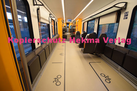 Neustadt (Wstr) Eisenbahn - Bahnhof Neustadt (Hbf) - Fa Stadler Oberleitungs-Hybridfahrzeug (Versuchsfahrzeug im Regelbetrieb) - Lok 6826 008 Innenansicht