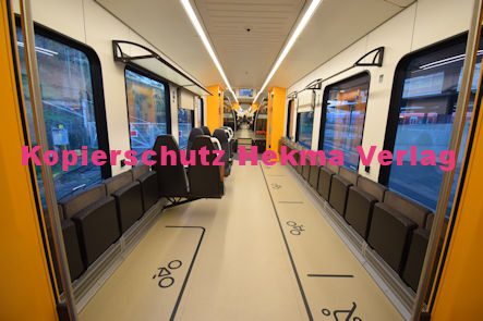 Neustadt (Wstr) Eisenbahn - Bahnhof Neustadt (Hbf) - Fa Stadler Oberleitungs-Hybridfahrzeug (Versuchsfahrzeug im Regelbetrieb) - Lok 6826 008 Innenansicht