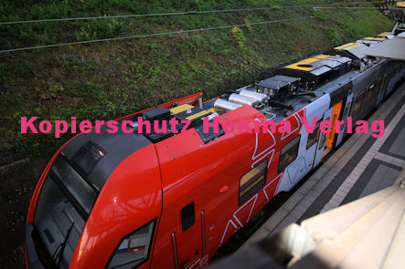 Neustadt (Wstr) Eisenbahn - Bahnhof Neustadt (Hbf) - Fa Stadler Oberleitungs-Hybridfahrzeug (Versuchsfahrzeug im Regelbetrieb) - Lok 6826 008