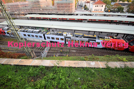 Neustadt (Wstr) Eisenbahn - Bahnhof Neustadt (Hbf) - Fa Stadler Oberleitungs-Hybridfahrzeug (Versuchsfahrzeug im Regelbetrieb) - Lok 6826 008